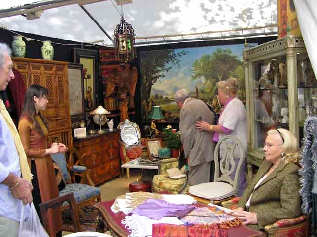 Antique exposition and sale